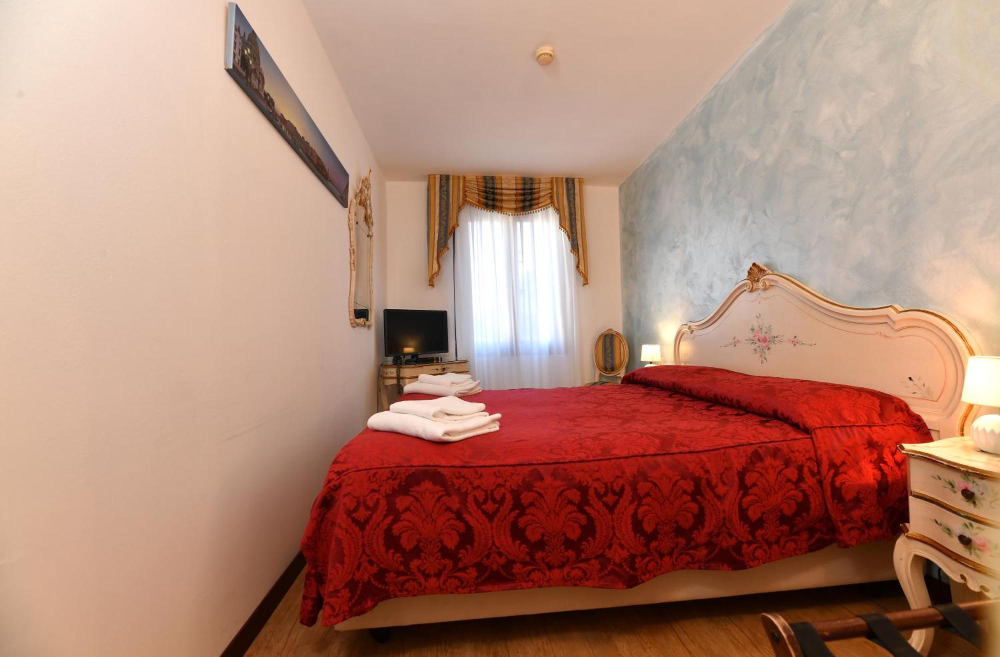 Budget Double or Twin Room,1662397781:JPEG