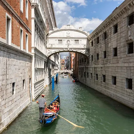 Palazzo Orseolo- Gondola View-2