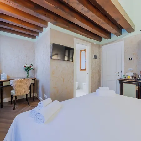 Relais Piazza San Marco-3